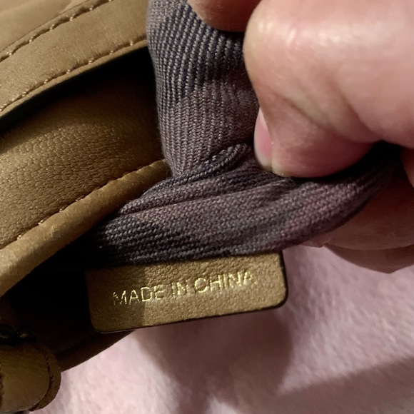 Burberry small sling bag - Picture 7 of 12